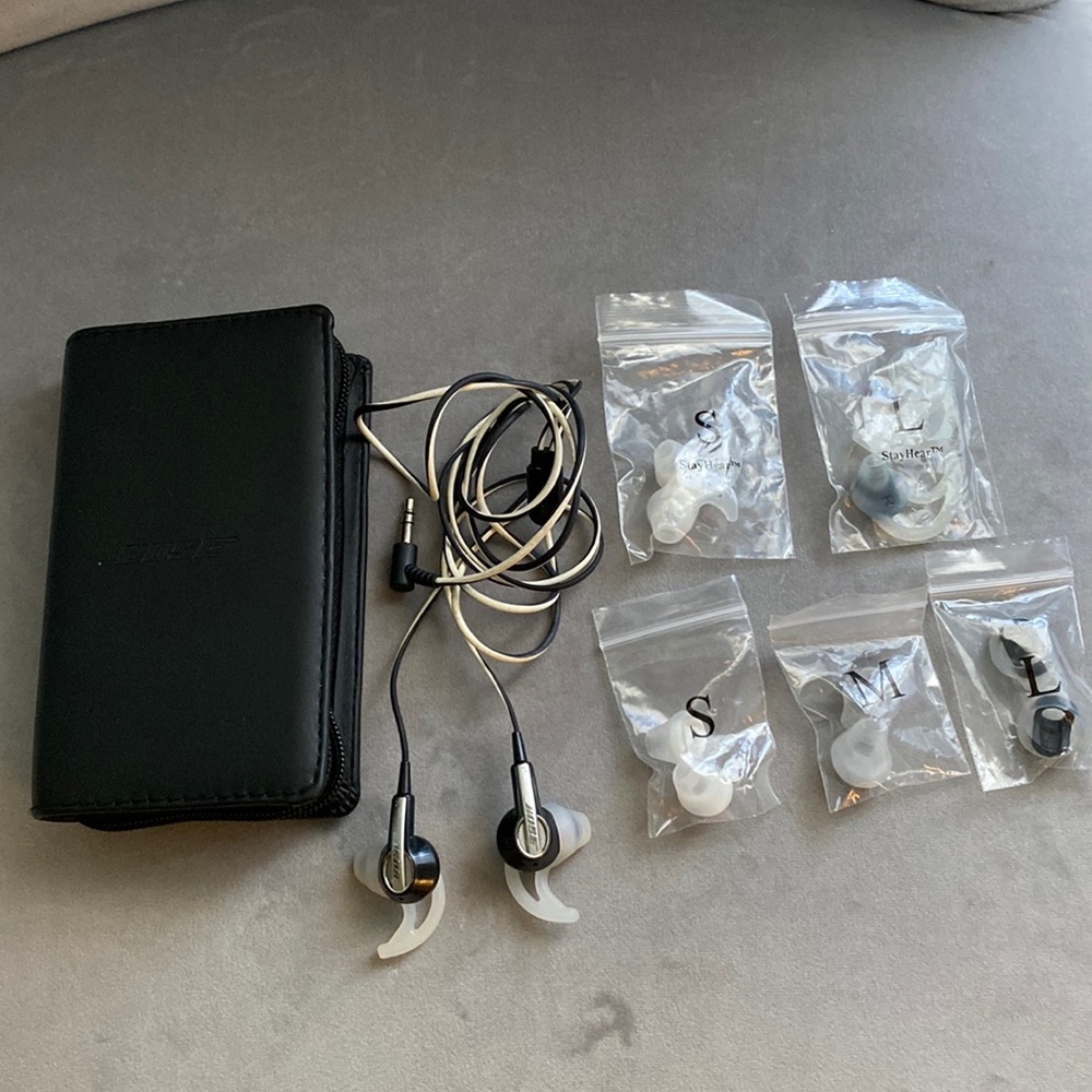 BOSE EAR HEAD PHONES